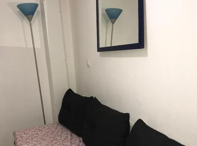 Voltaire 11 * باريس